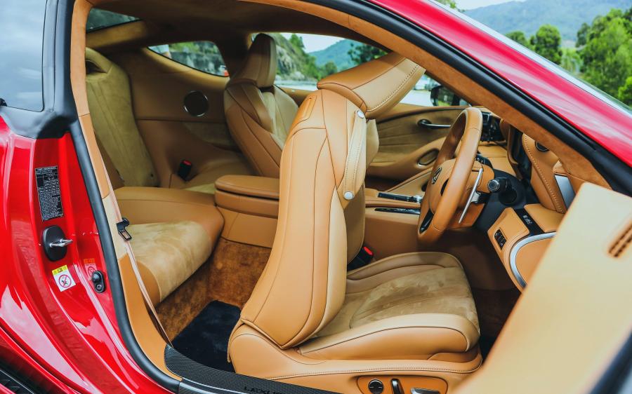 Интерьер Lexus LC500 2017 года  (MY) (фото 11 из 18)